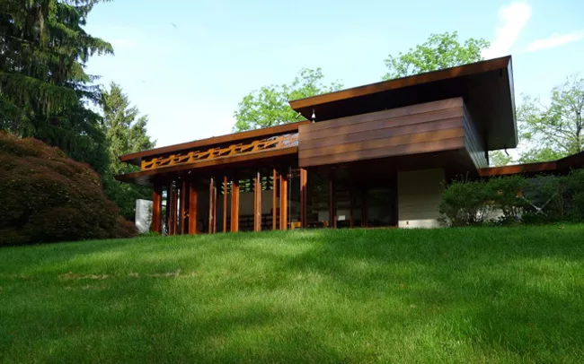 Façade of Bachman-Wilson House showing glass walls and horizontal roofline.