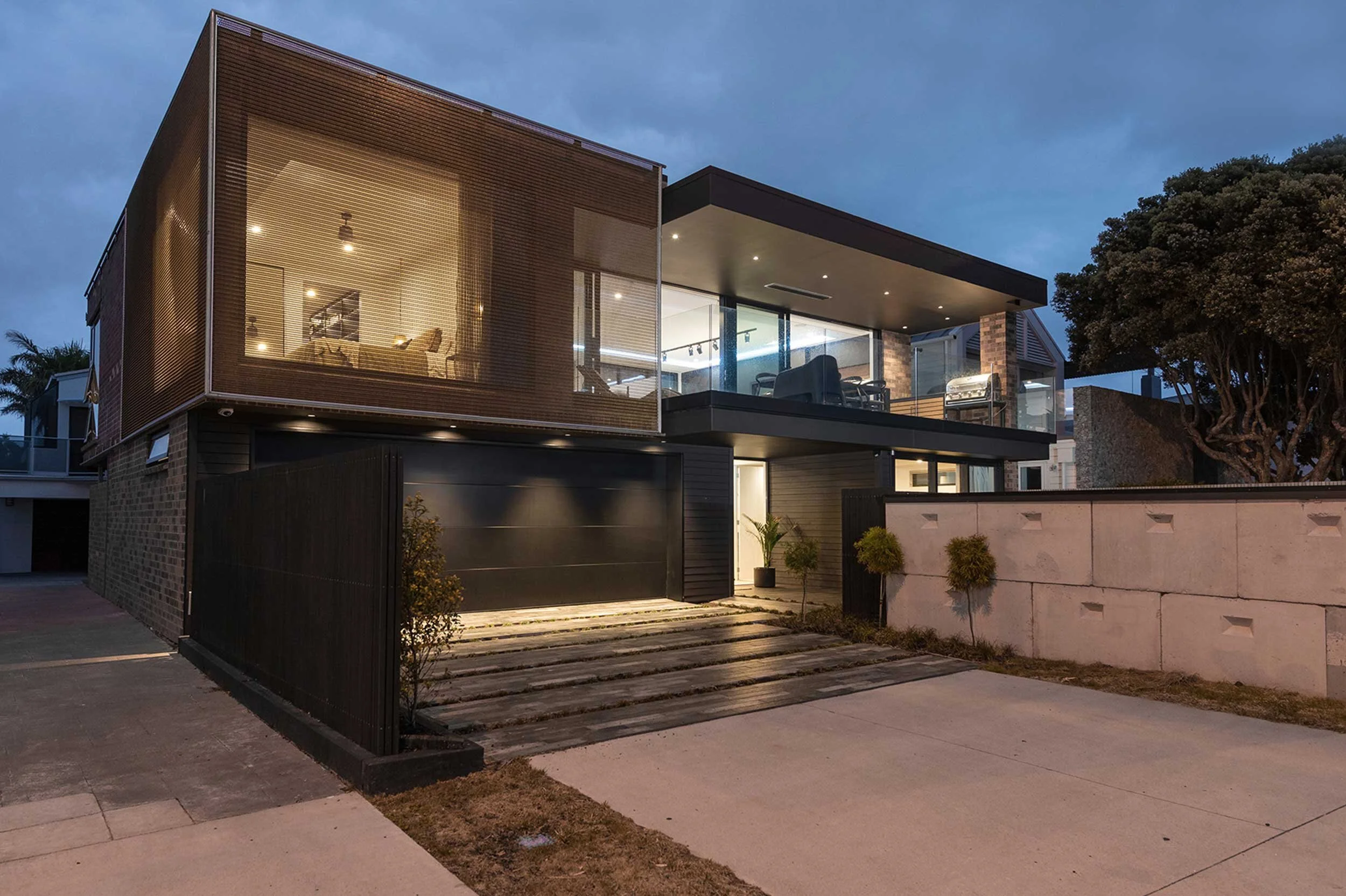 Chainmail used as Aesthetic Window Covering or Facade in Contemporary Luxury Residence 
