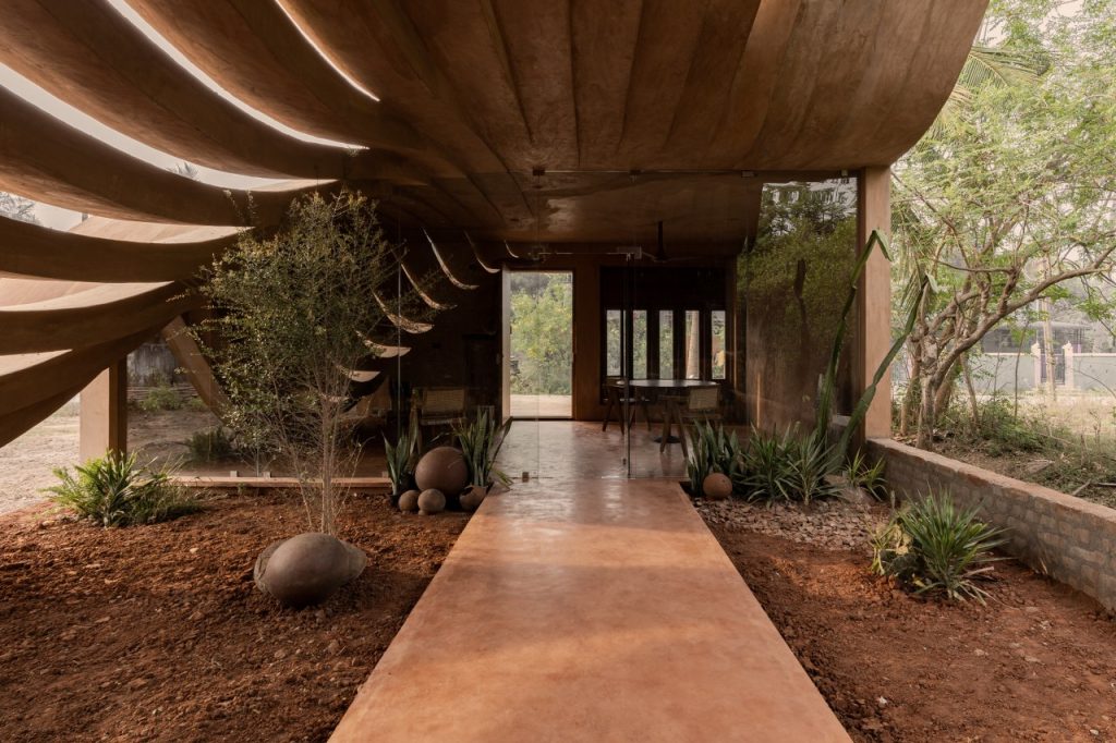 VY Studios famous stepped roof through mud archtiecture
