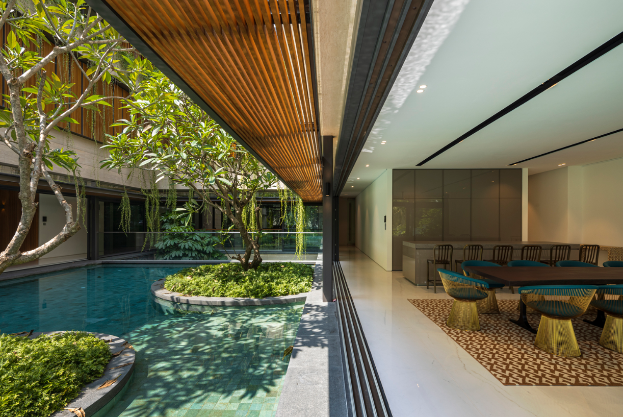 Blending Outdoor and Indoors with temporary partitions