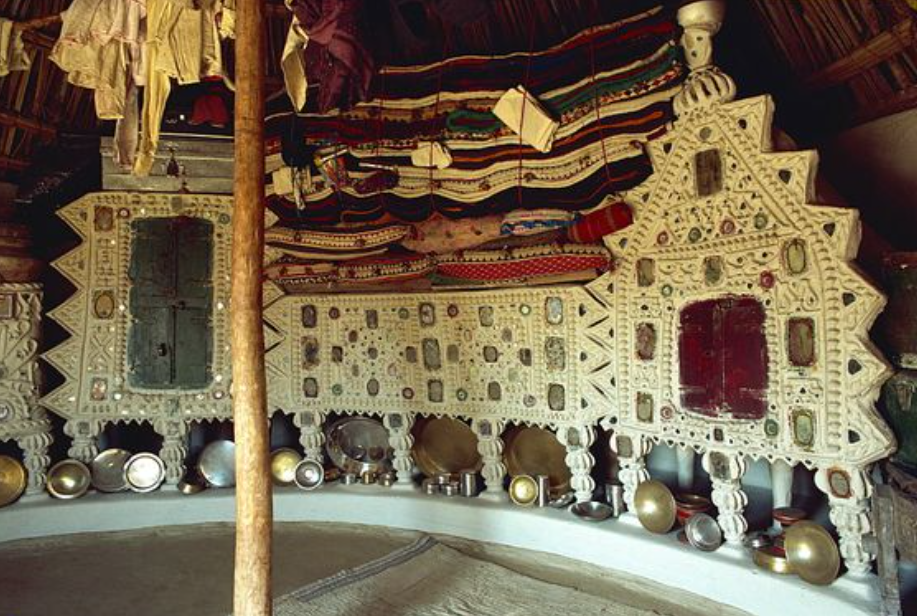 Decorated interiors with Wall plaster and utensils