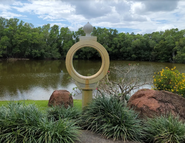Circular Gate from Japenese Garden imitated as portal in a short statue&nbsp;