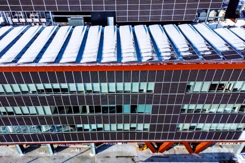 Modern green building with rooftop solar panels demonstrating sustainable architecture and net-zero carbon design