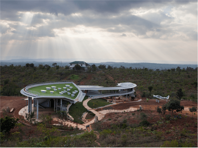 &nbsp;Sustainable architecture with rooftop greenery and solar panels&nbsp;&nbsp;