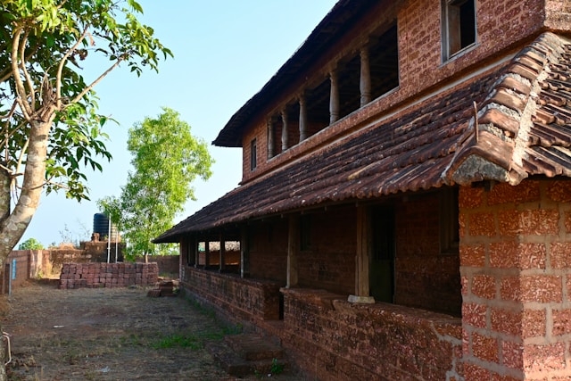 5 Traditional Roof Types Across 5 Indian Climates